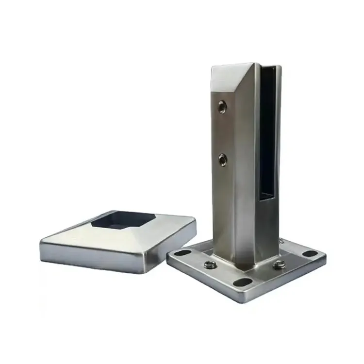 Justerbar rekkverkstapp i glass